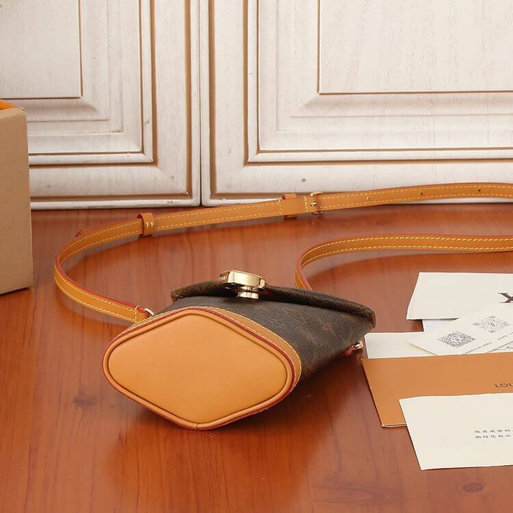 Replica LV Envelope Pouch M11629 (5)
