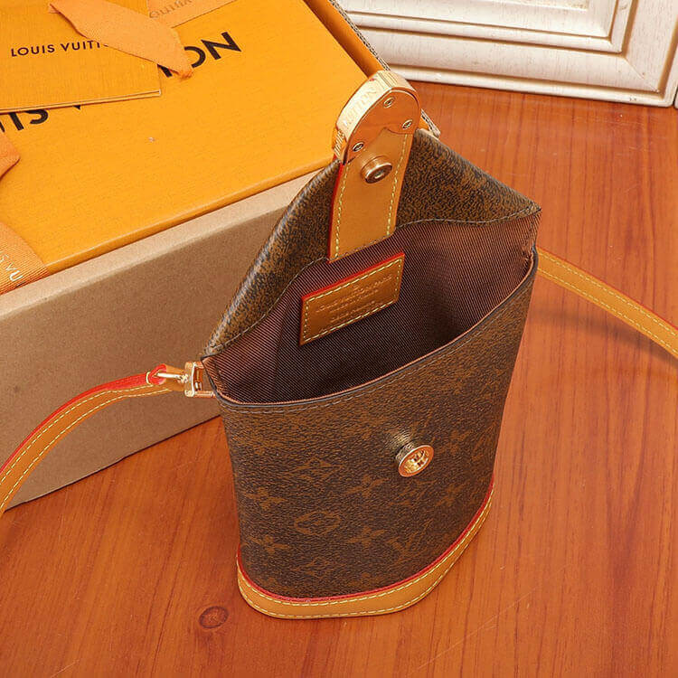 Replica LV Envelope Pouch M11629 (6)