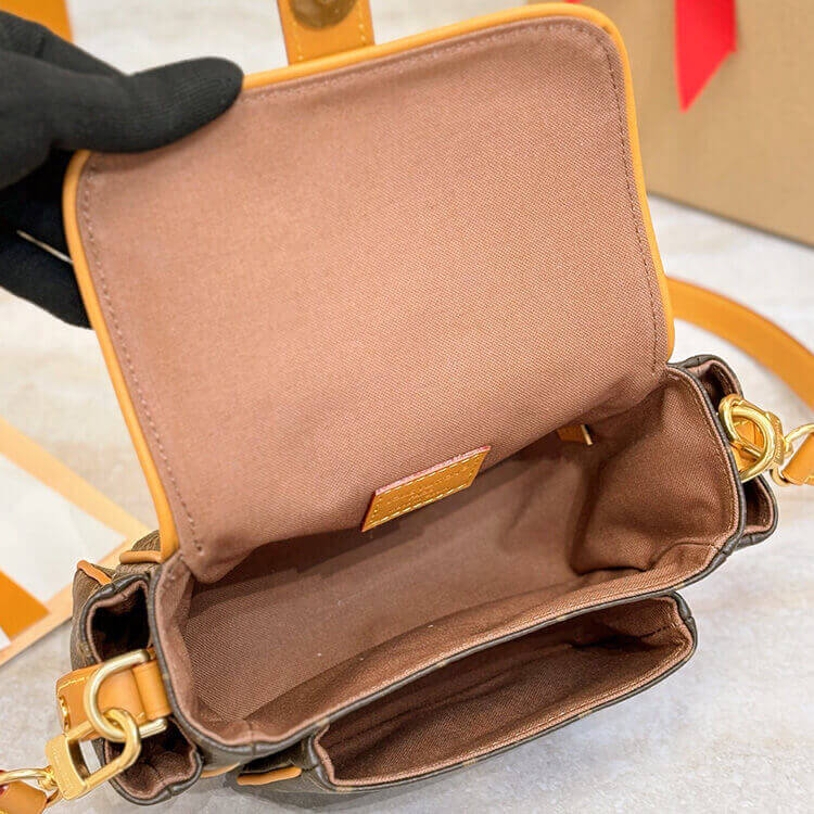 Replica LV Cargo Wearable Wallet M14742 (6)